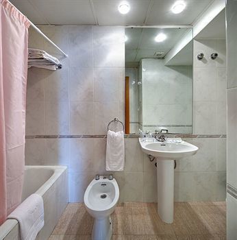 Hotel Des Voyageurs Монпелие Екстериор снимка