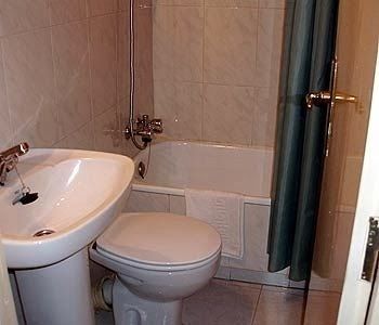 Hotel Des Voyageurs Монпелие Екстериор снимка