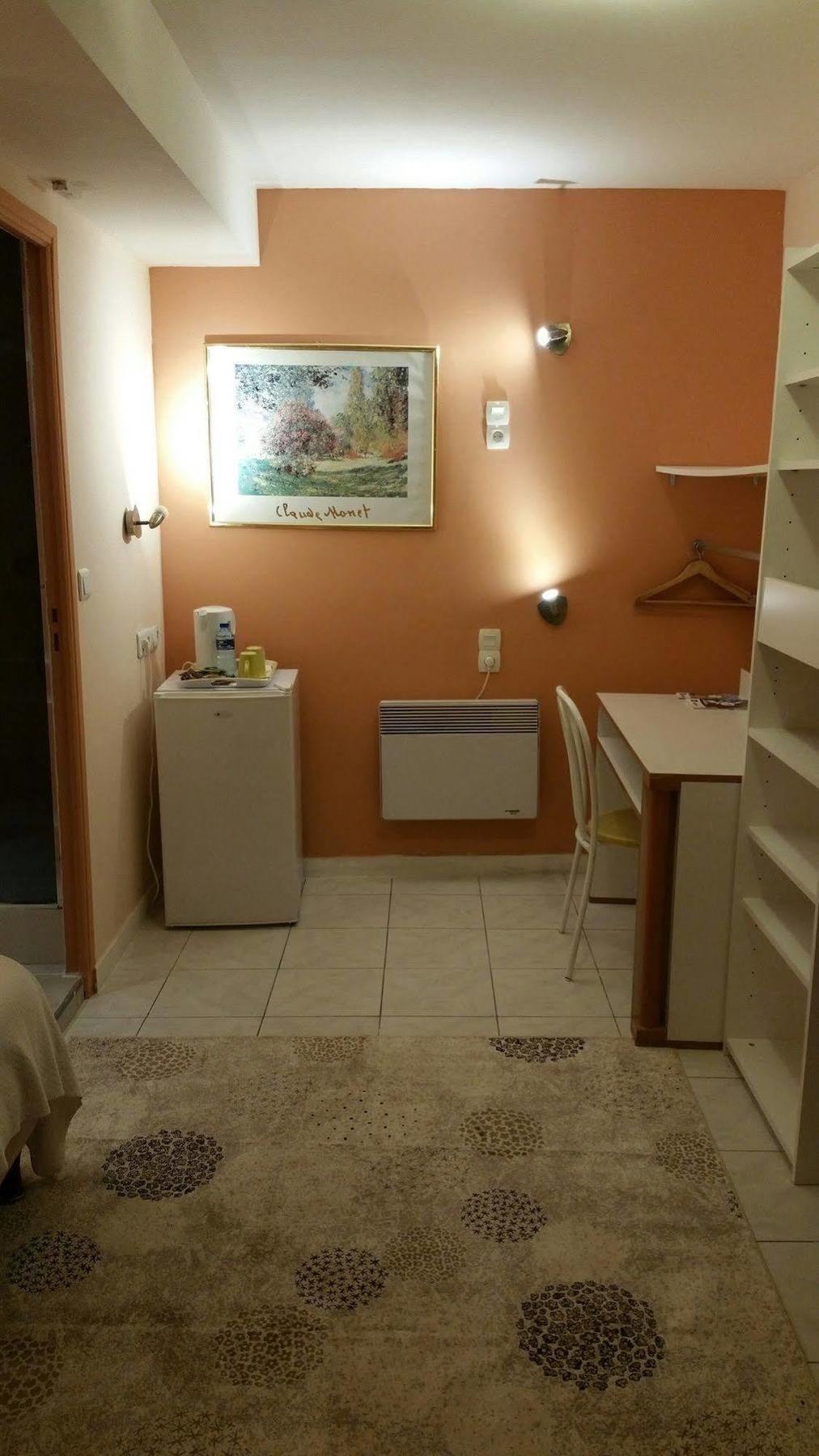 Hotel Des Voyageurs Монпелие Екстериор снимка
