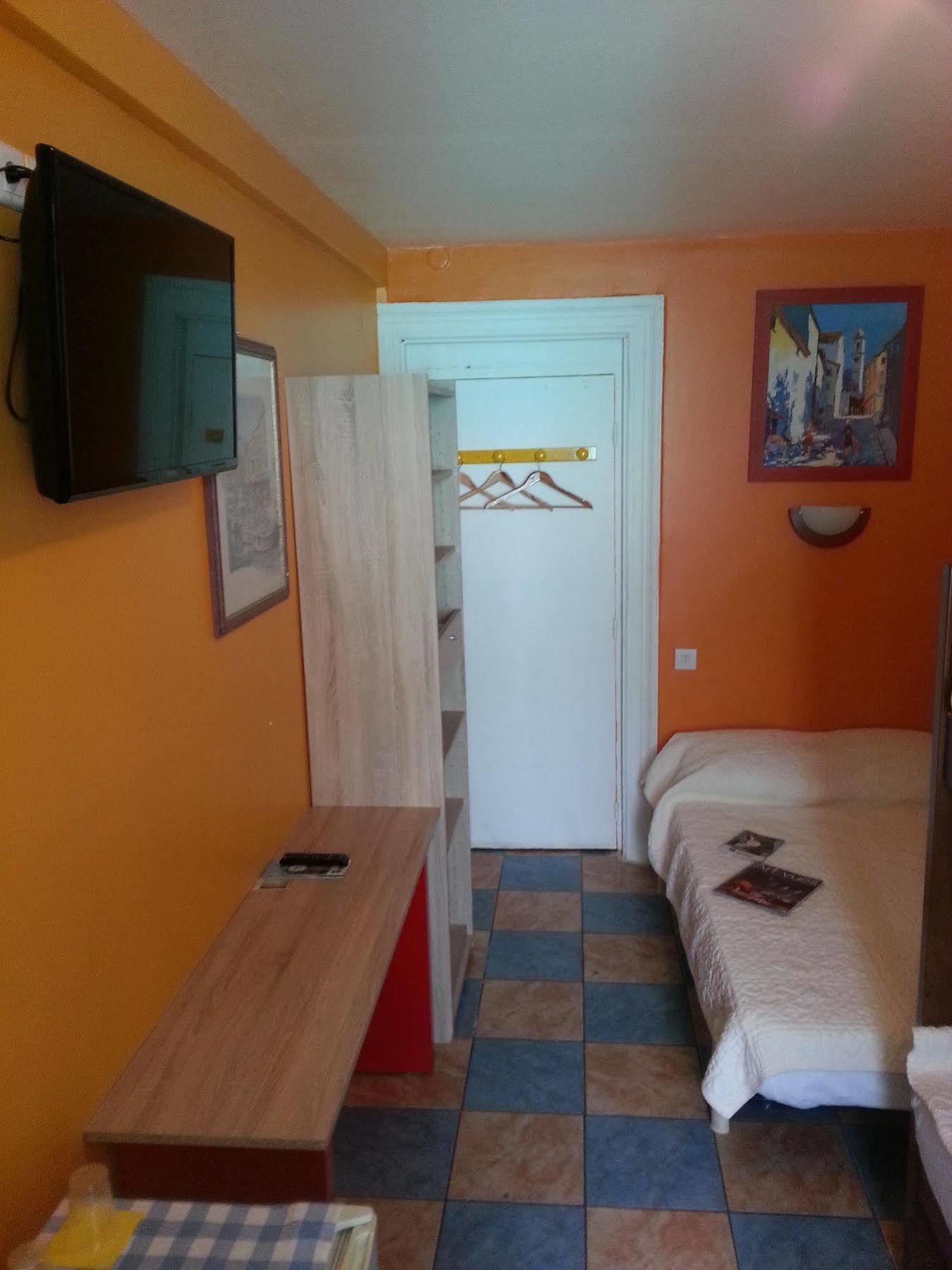 Hotel Des Voyageurs Монпелие Екстериор снимка