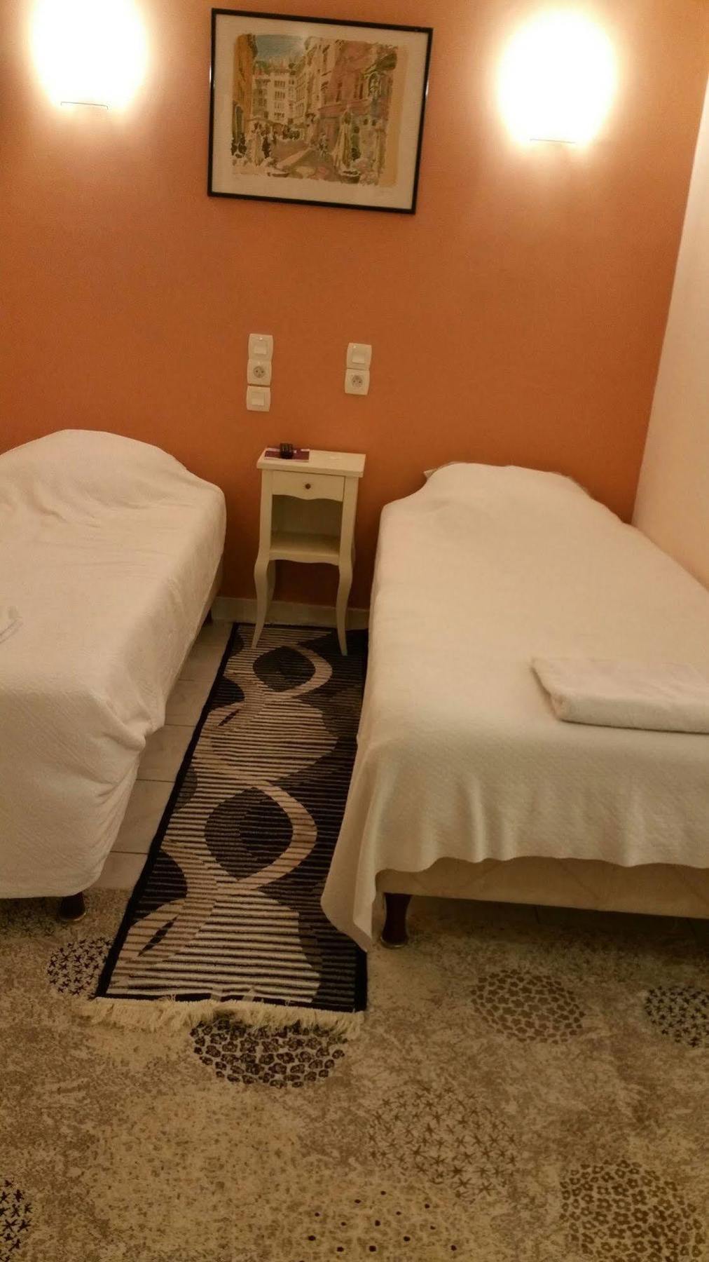 Hotel Des Voyageurs Монпелие Екстериор снимка